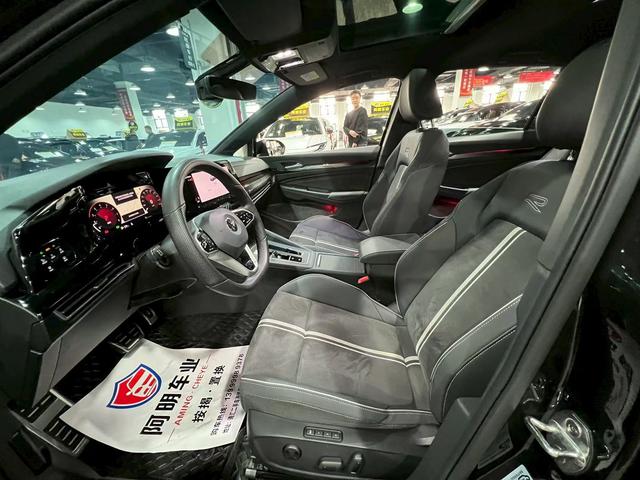 Volkswagen Golf 2023, фото 4