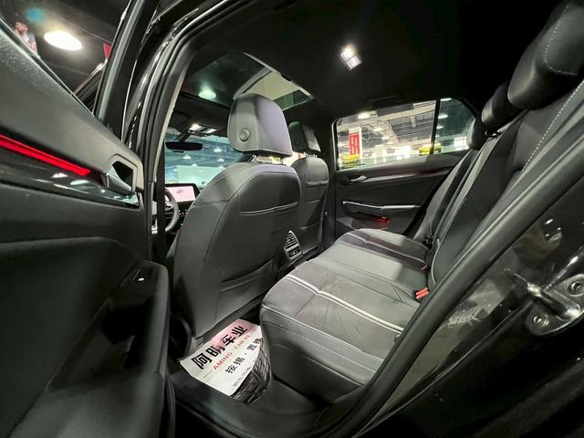 Volkswagen Golf 2023, фото 5