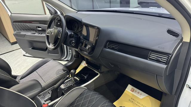 Mitsubishi Outlander 2021, фото 14