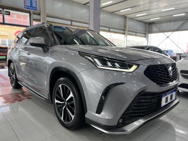 Toyota Crown 2021, фото 3