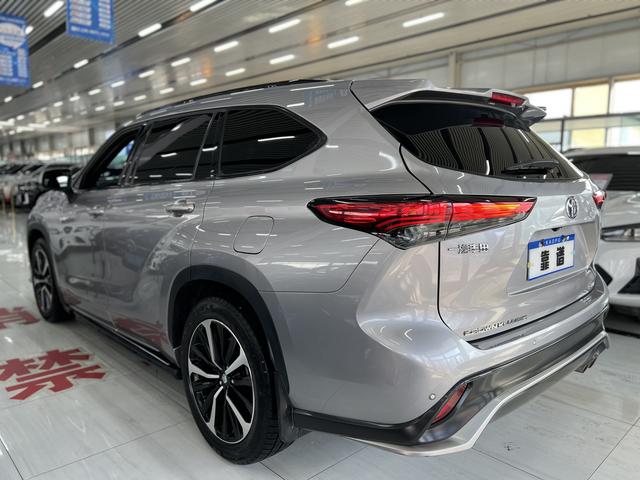 Toyota Crown 2021, фото 7