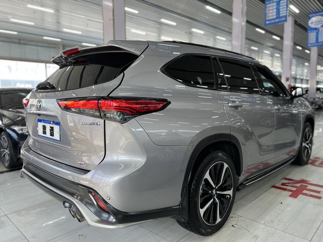 Toyota Crown 2021, фото 9