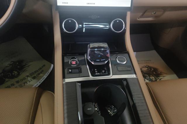 Jaguar XFL 2024, фото 16