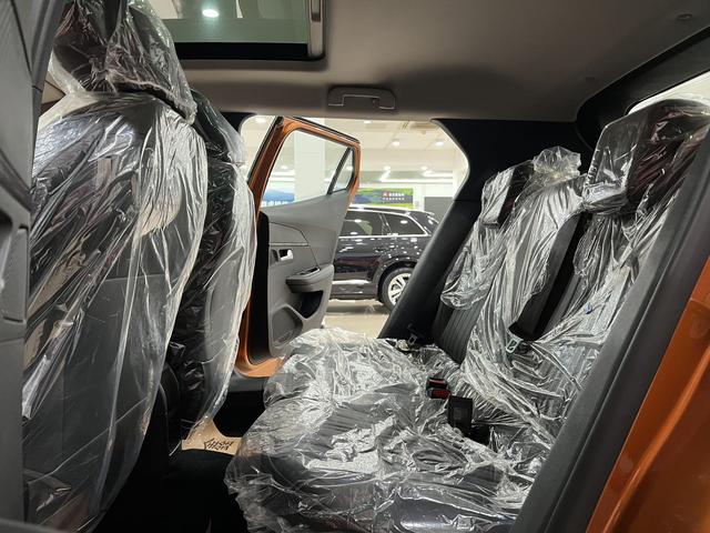 Peugeot 2008 2022, фото 14