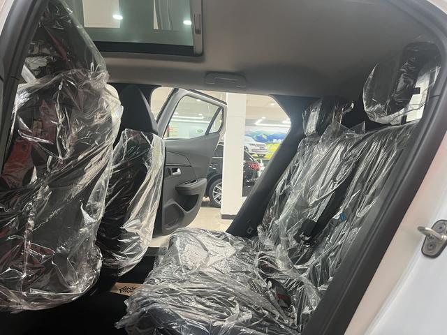 Peugeot 2008 2022, фото 14
