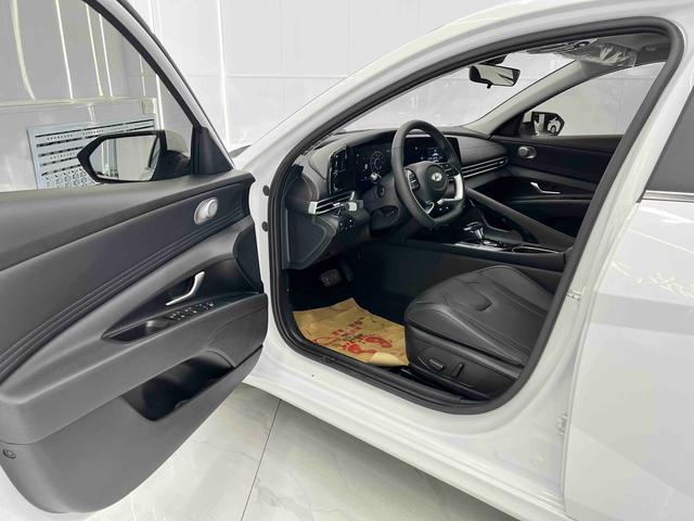 Hyundai Elantra 2022, фото 7