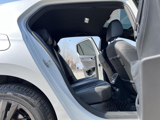 Volkswagen Golf 2023, фото 11