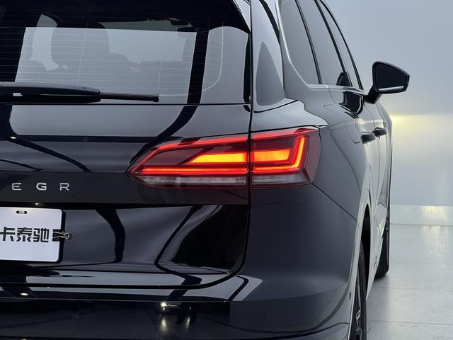 Volkswagen Touareg 2022, фото 7