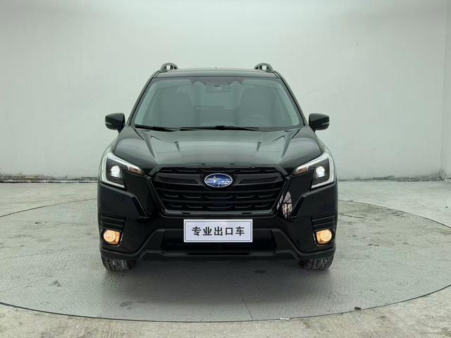 Subaru Forester 2022, фото 2