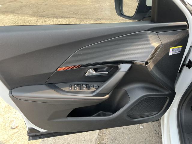 Peugeot 2008 2022, фото 16