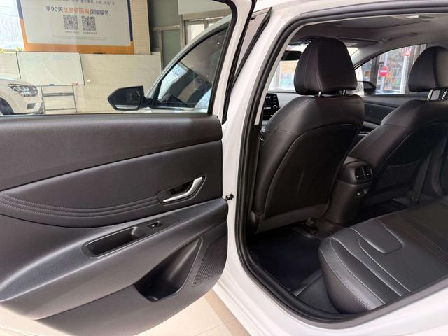 Hyundai Elantra 2022, фото 17