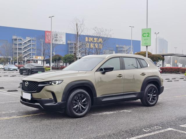 Mazda CX-50 2023, 2 л, автомат, передний, пробег 17 000 км — авто из Китая с пробегом