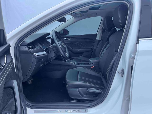Skoda Octavia 2022, фото 4