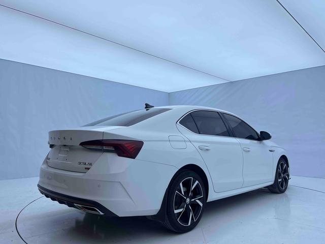 Skoda Octavia 2022, фото 7