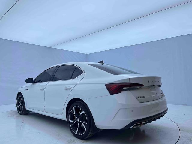Skoda Octavia 2022, фото 9