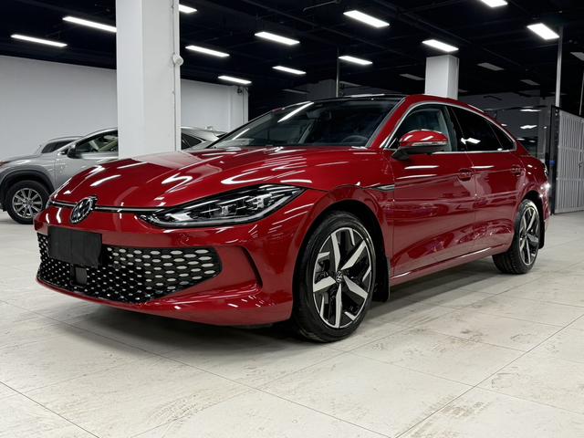 Volkswagen Lingdu 2023, 1.4 л турбо, робот (DCT), передний, пробег 15 000 км — авто из Китая с пробегом