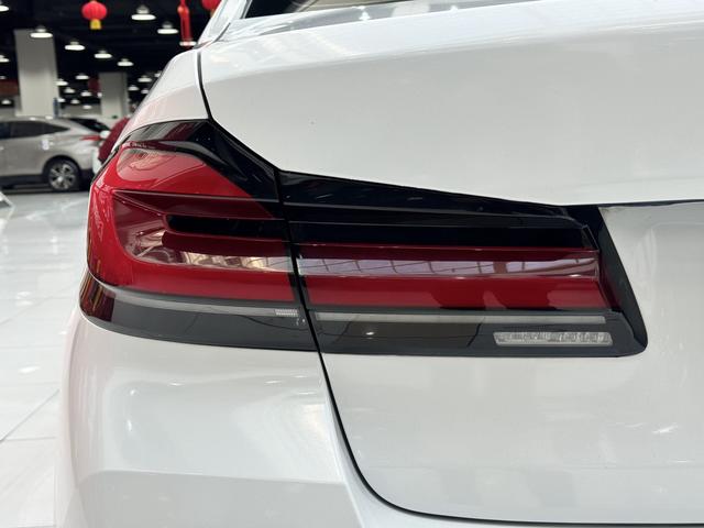 BMW 5 2022, фото 10