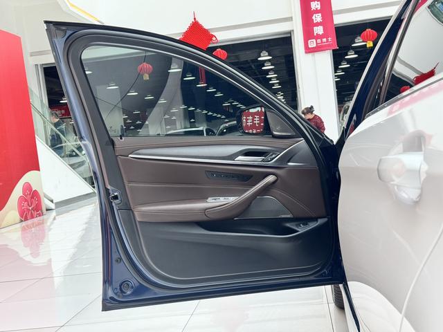 BMW 5 2022, фото 13