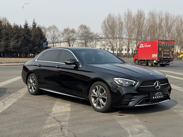 Mercedes-Benz E-Class 2023, фото 3