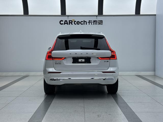 Volvo XC60 2023, фото 3