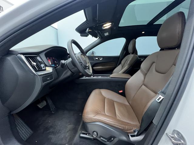 Volvo XC60 2023, фото 11