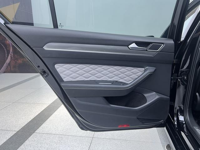 Volkswagen Passat 2023, фото 15