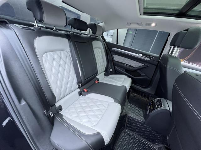 Volkswagen Passat 2023, фото 17