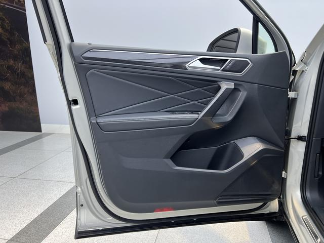 Volkswagen Tiguan 2023, фото 12