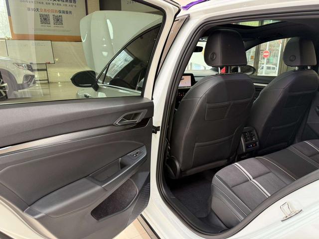 Volkswagen Golf 2023, фото 17