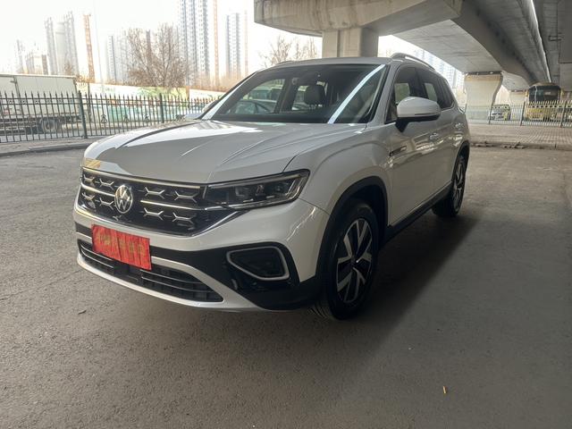 Volkswagen Tayron 2023, 1.4 л турбо, робот (DCT), передний, пробег 26 000 км — авто из Китая с пробегом