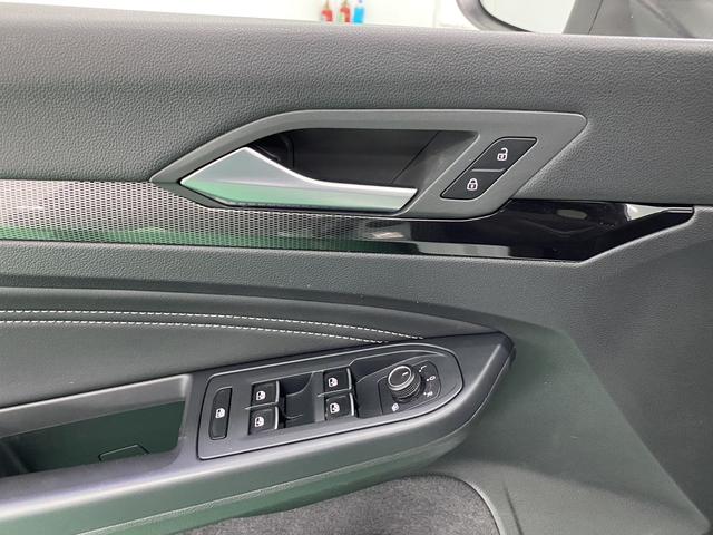 Volkswagen Golf 2023, фото 17