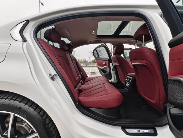 BMW 3 2023, фото 10