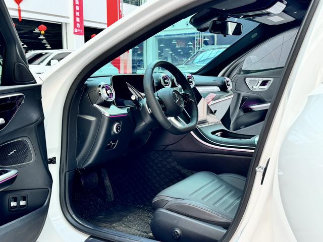 Mercedes-Benz C-Class 2024, фото 5