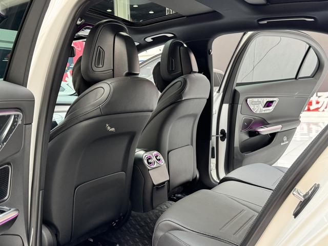 Mercedes-Benz C-Class 2024, фото 8