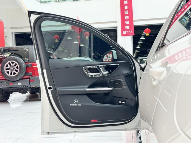 Mercedes-Benz C-Class 2024, фото 14