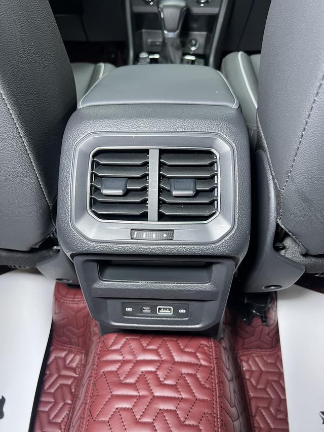 Volkswagen Tiguan 2023, фото 16