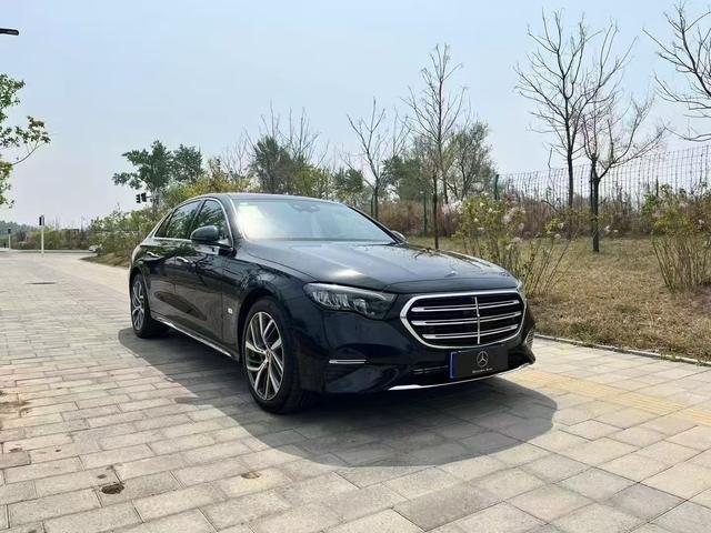Mercedes-Benz E-Class 2025, фото 3