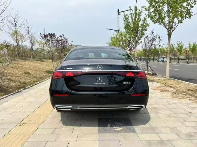 Mercedes-Benz E-Class 2025, фото 5