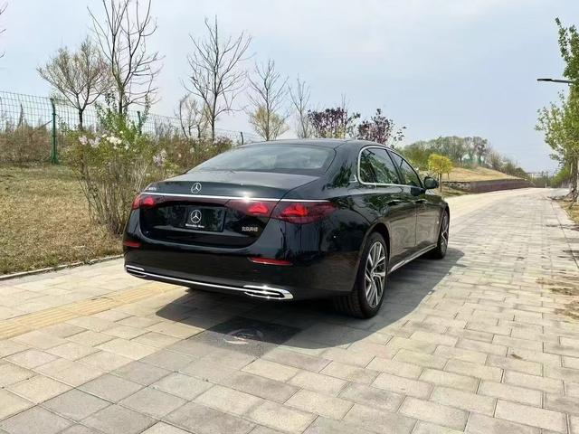 Mercedes-Benz E-Class 2025, фото 6