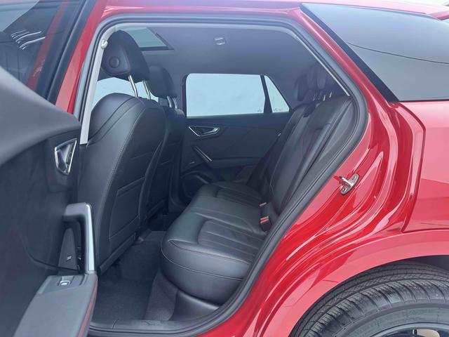 Audi Q2L 2022, фото 16