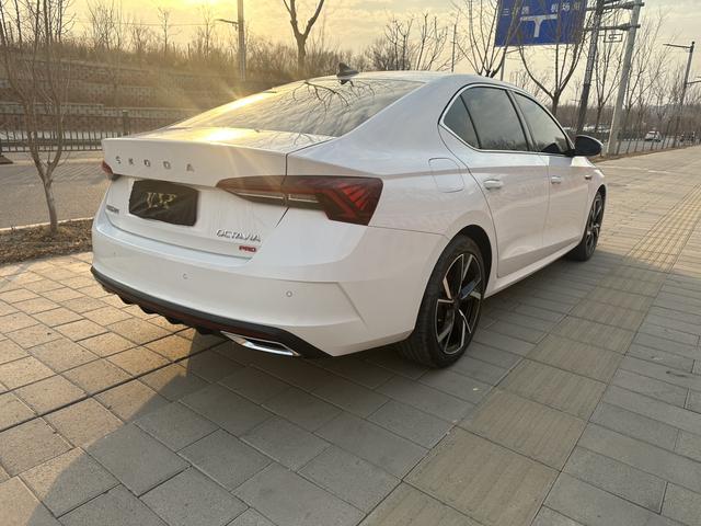 Skoda Octavia 2022, фото 9