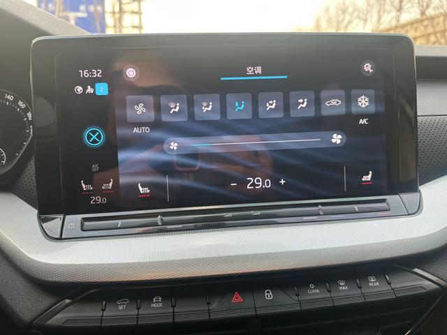 Skoda Octavia 2022, фото 17