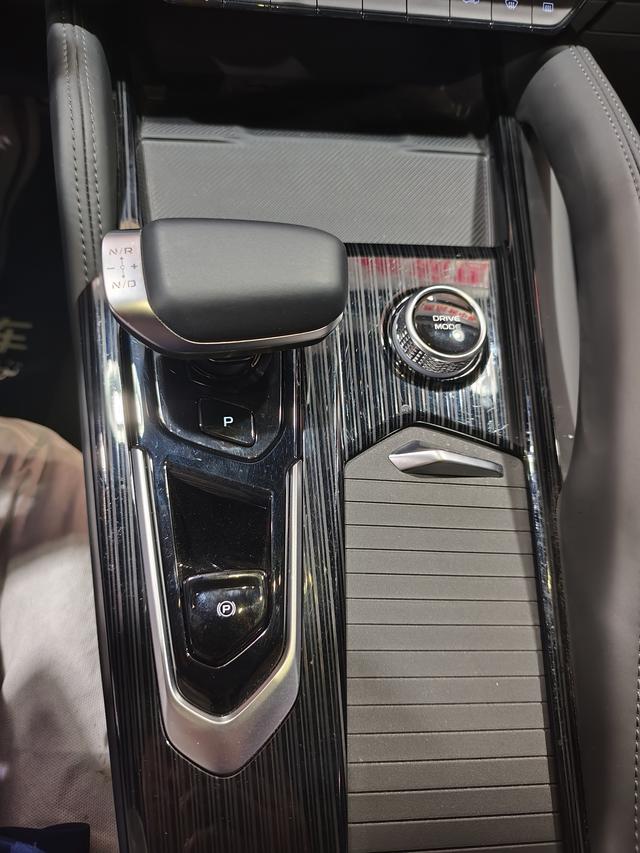 Geely Xingyue L 2024, фото 15