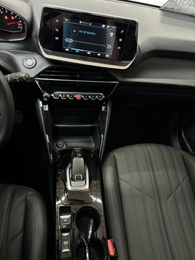 Peugeot 2008 2022, фото 15