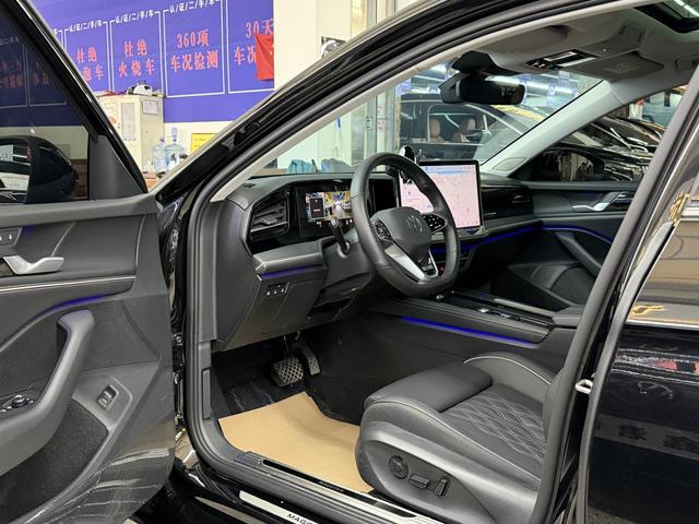 Volkswagen Passat 2024, фото 3