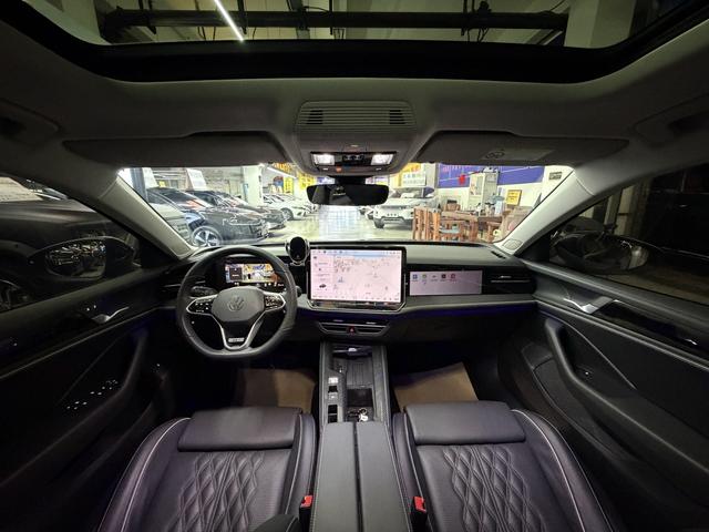 Volkswagen Passat 2024, фото 4