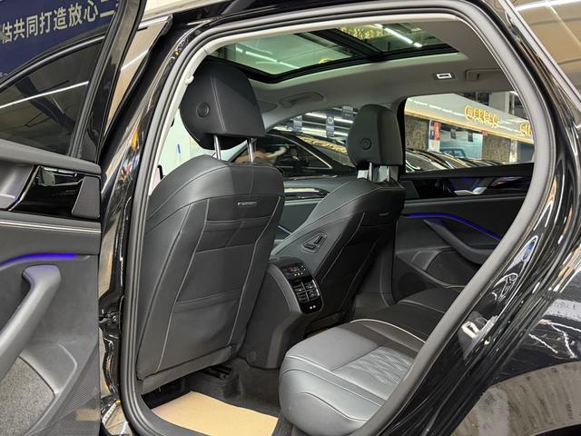 Volkswagen Passat 2024, фото 7