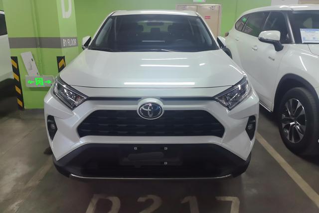 Toyota RAV4 2023, фото 3