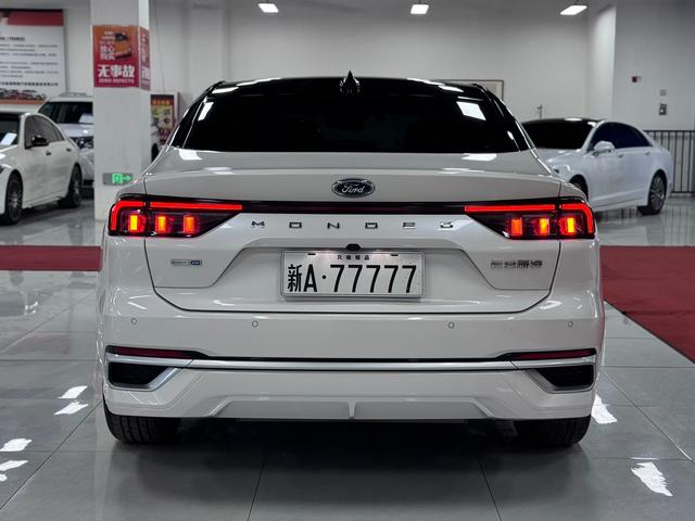 Ford Mondeo 2023, фото 8