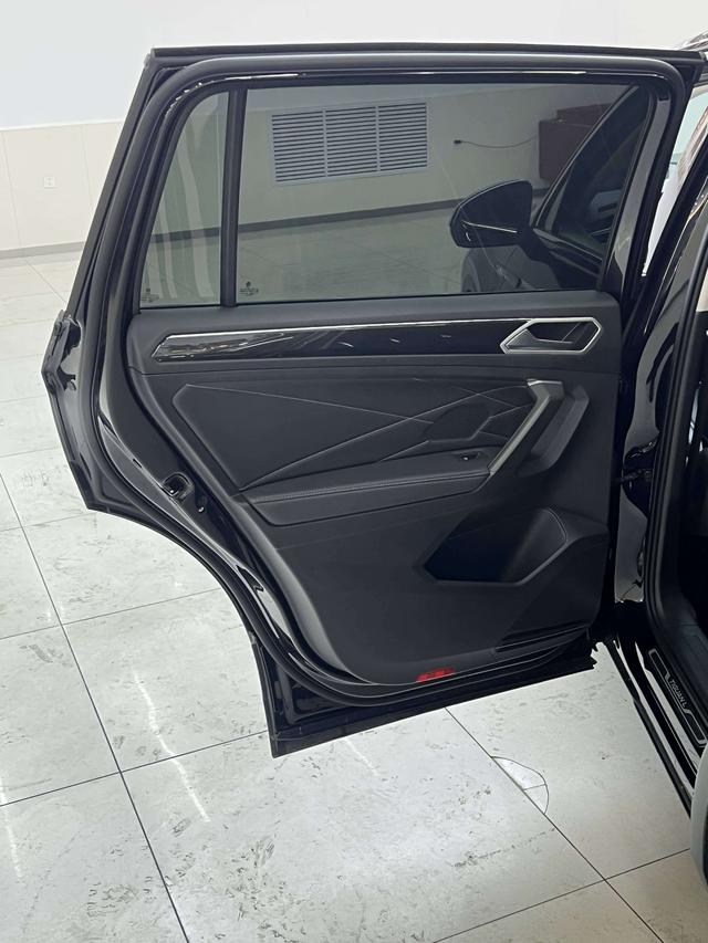 Volkswagen Tiguan 2023, фото 16